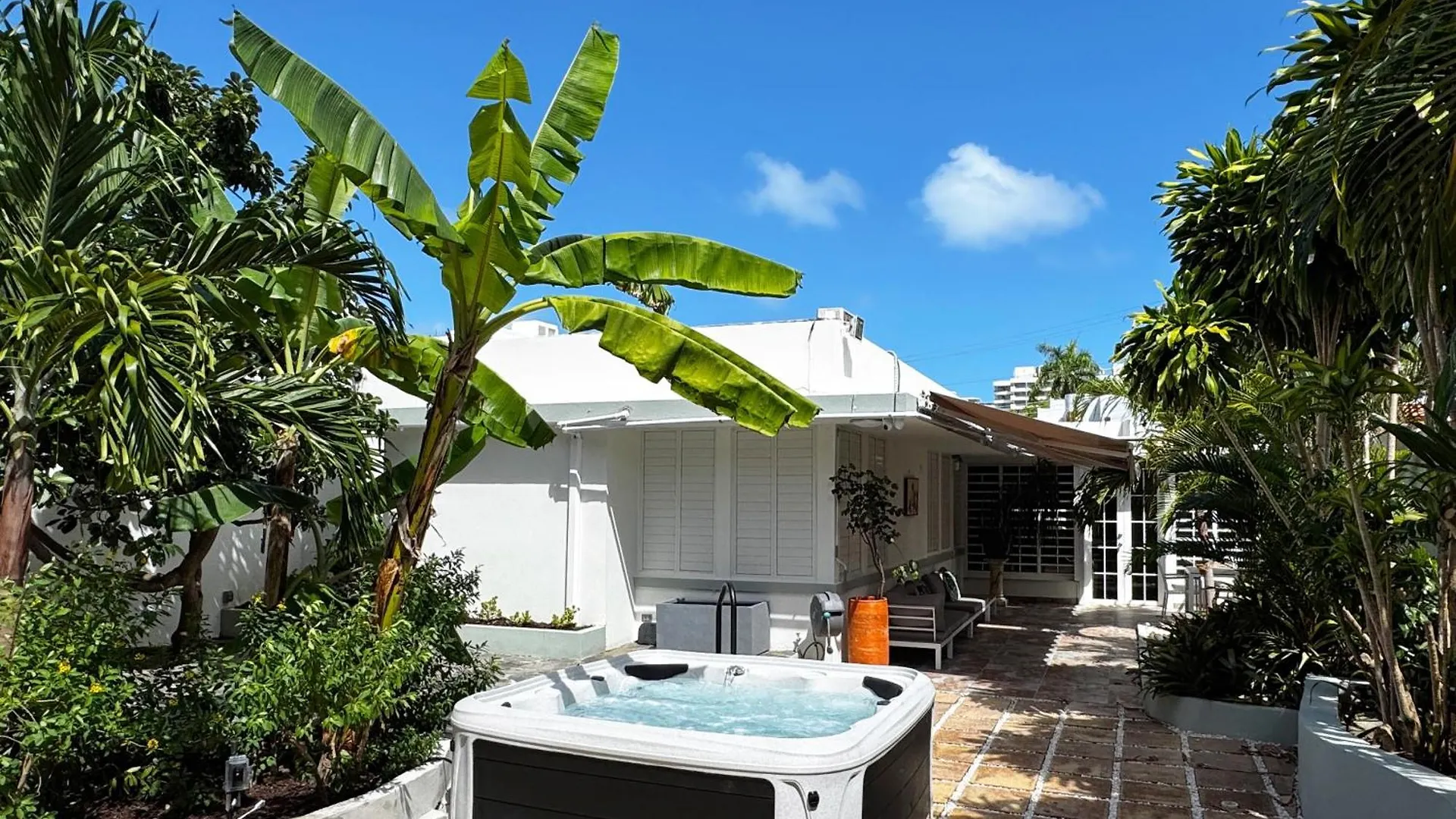 Condado 4 Bed 3 Bath Sleeps 8 Jacuzzi & Free Parking Villa San Juan Puerto Rico