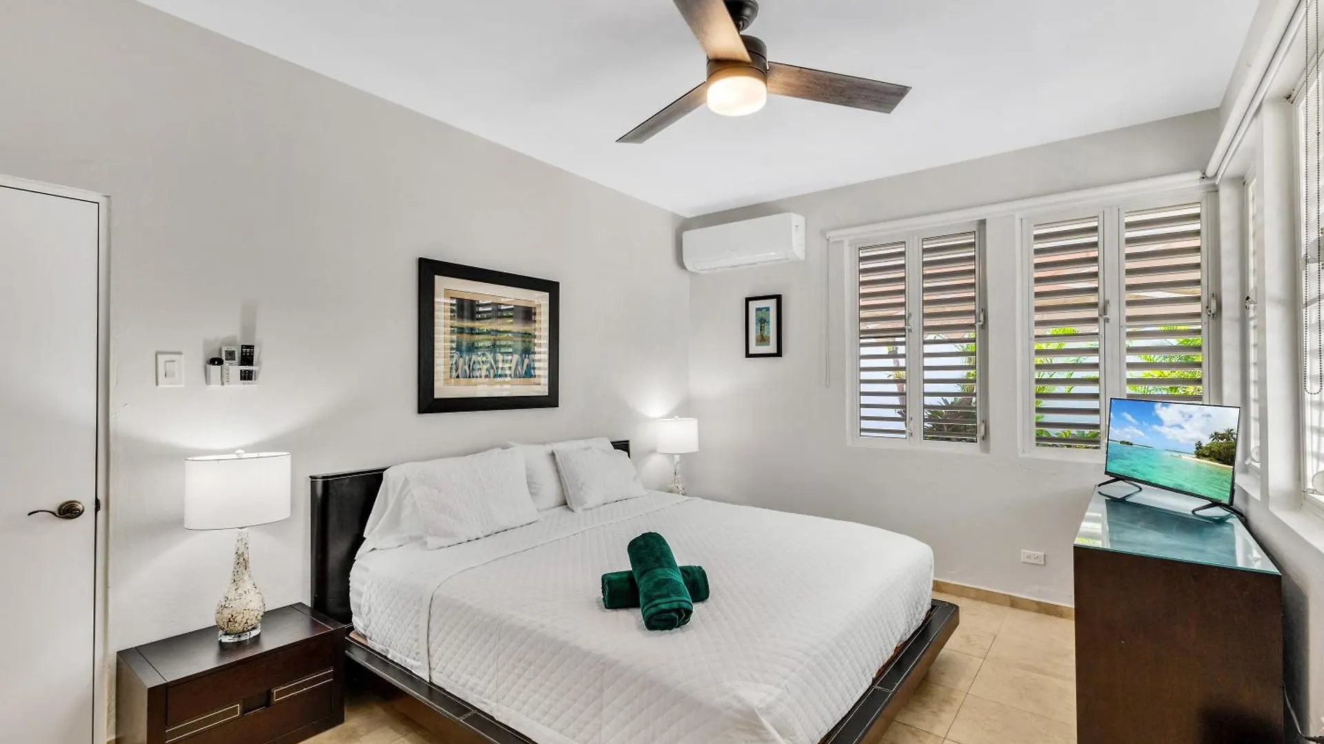 Condado 4 Bed 3 Bath Sleeps 8 Jacuzzi & Free Parking Villa San Juan Puerto Rico