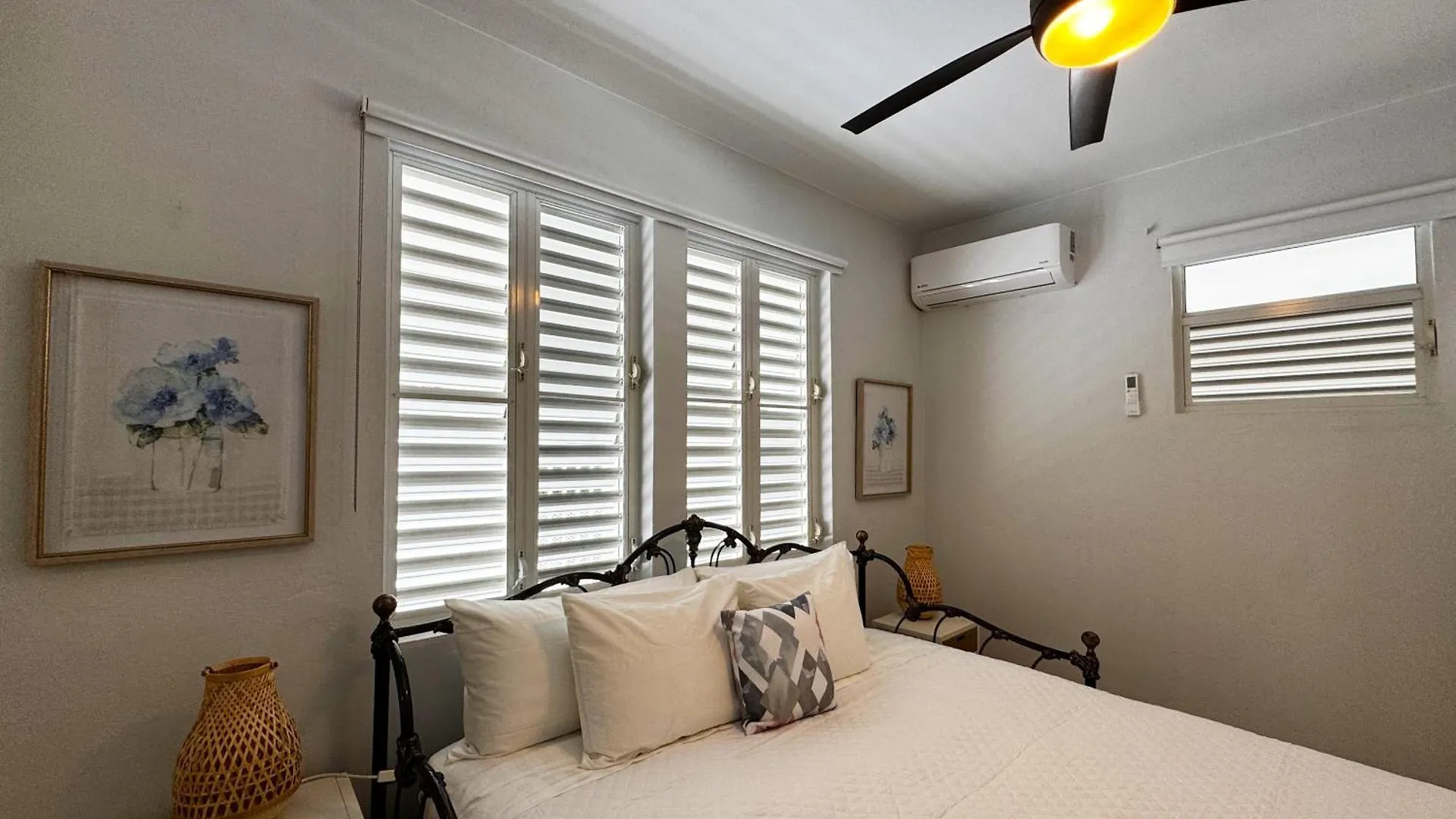 Condado 4 Bed 3 Bath Sleeps 8 Jacuzzi & Free Parking Villa San Juan