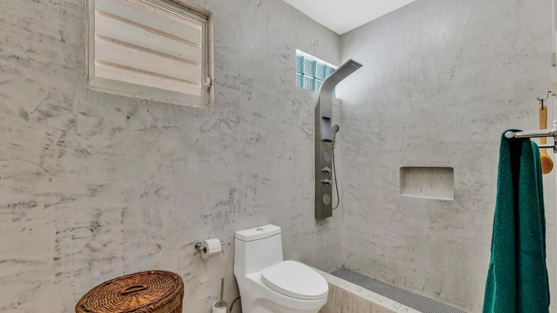 Condado 4 Bed 3 Bath Sleeps 8 Jacuzzi & Free Parking Villa San Juan