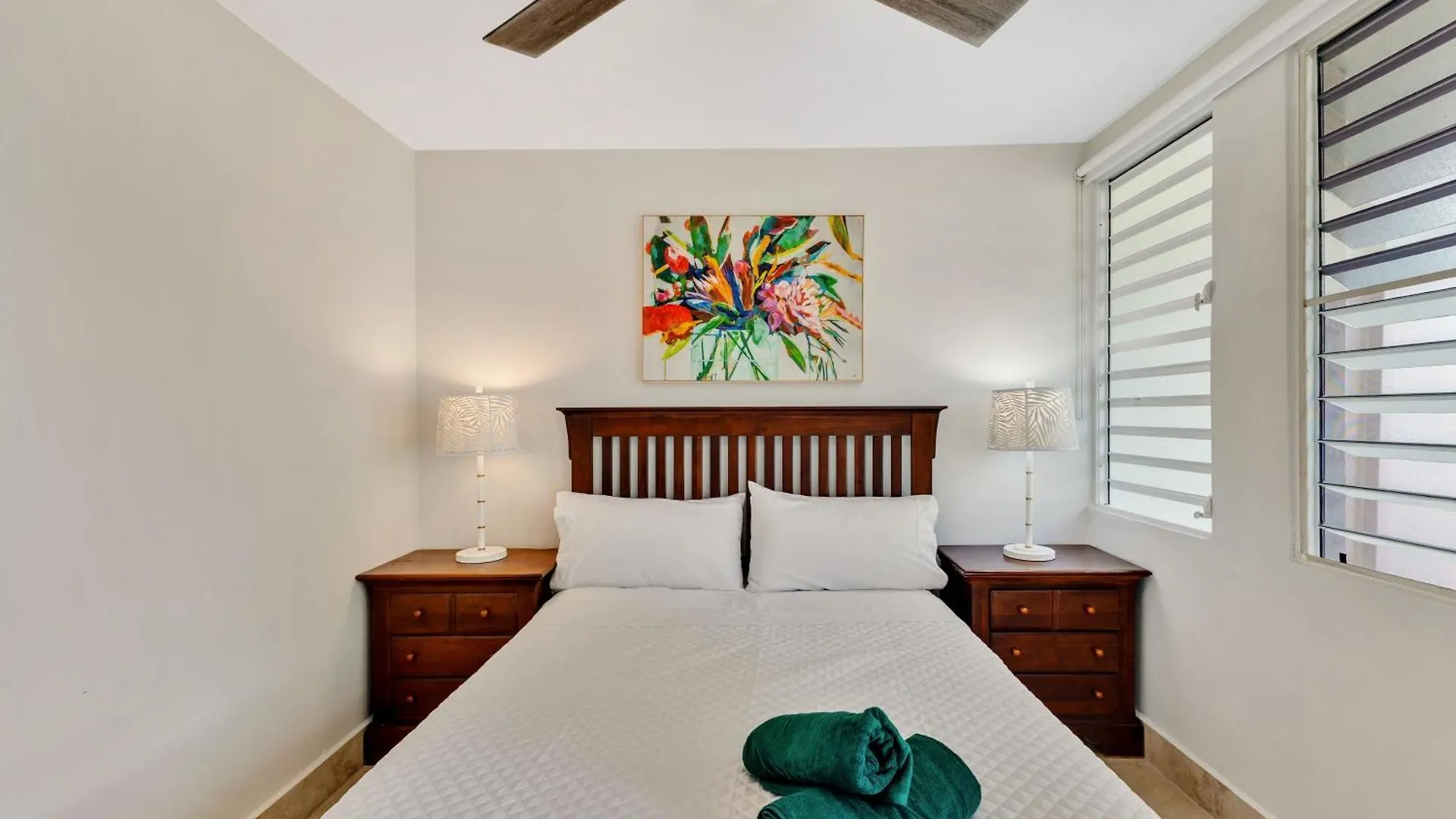Condado 4 Bed 3 Bath Sleeps 8 Jacuzzi & Free Parking Villa San Juan