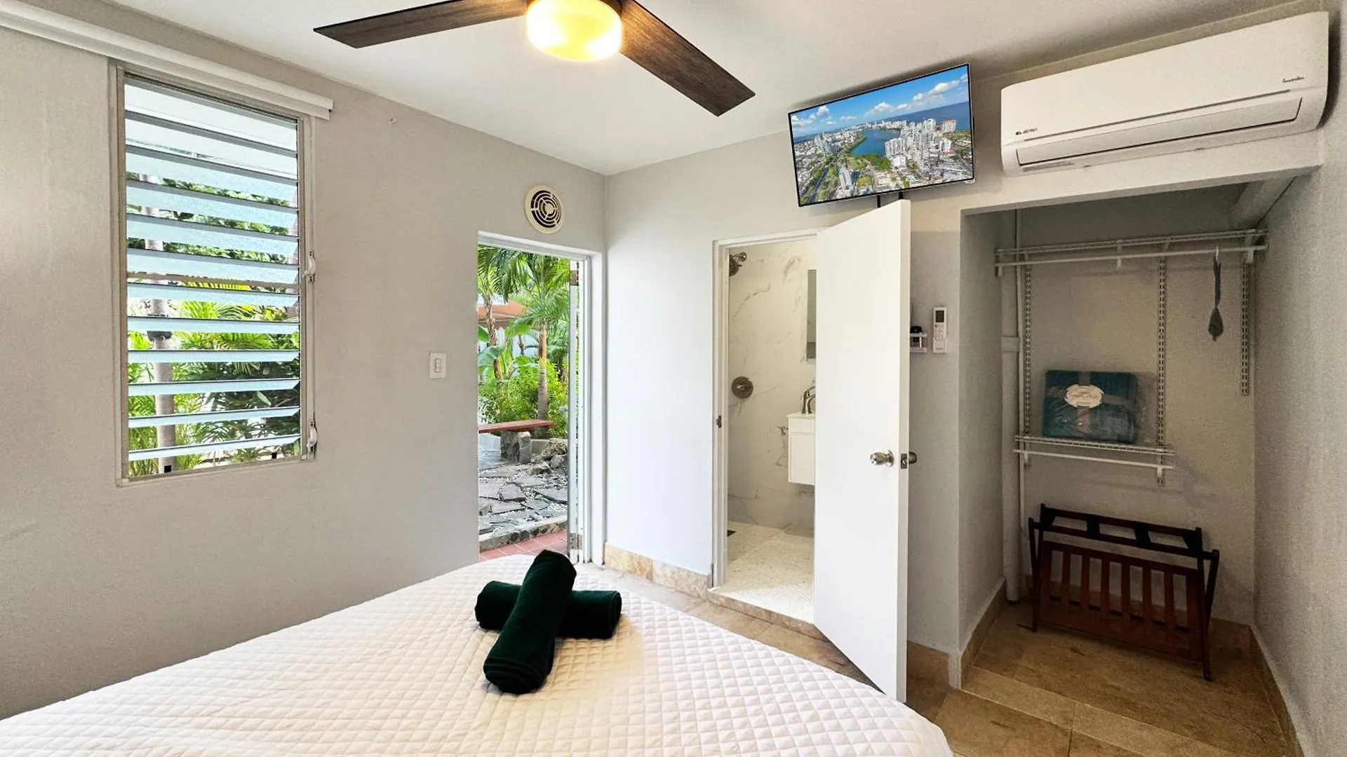 Condado 4 Bed 3 Bath Sleeps 8 Jacuzzi & Free Parking Villa San Juan 0*,  Puerto Rico
