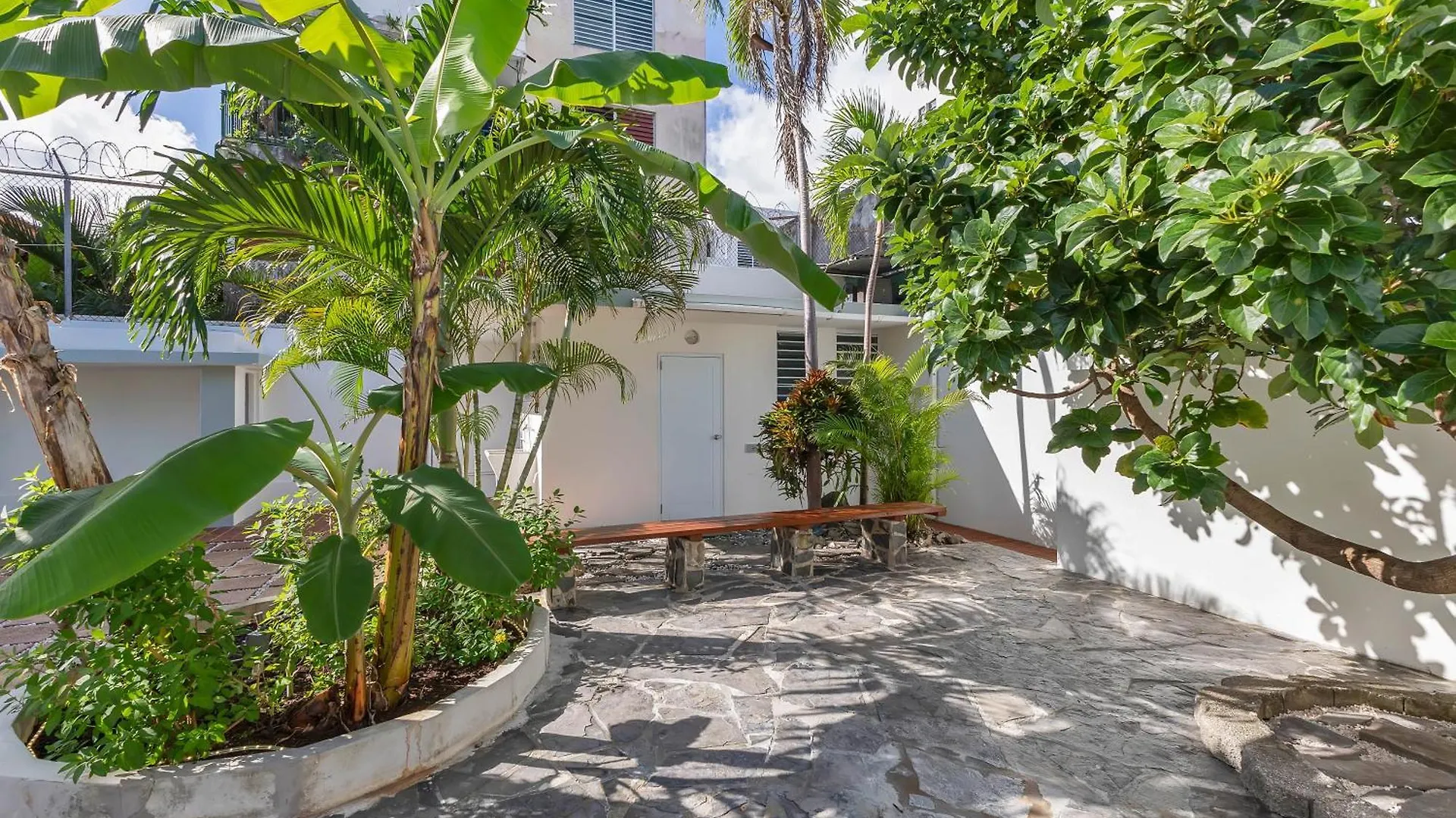 Condado 4 Bed 3 Bath Sleeps 8 Jacuzzi & Free Parking Villa San Juan