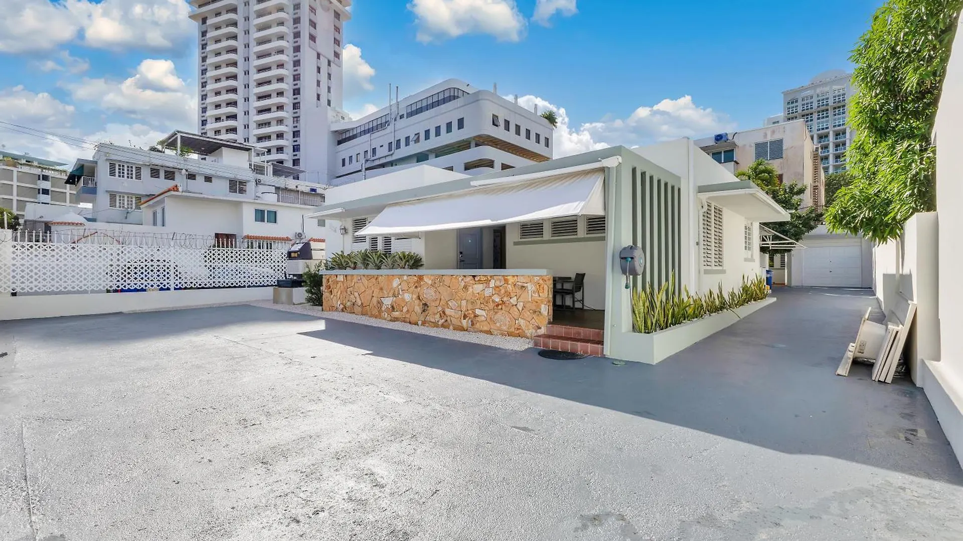 Condado 4 Bed 3 Bath Sleeps 8 Jacuzzi & Free Parking Villa San Juan Puerto Rico
