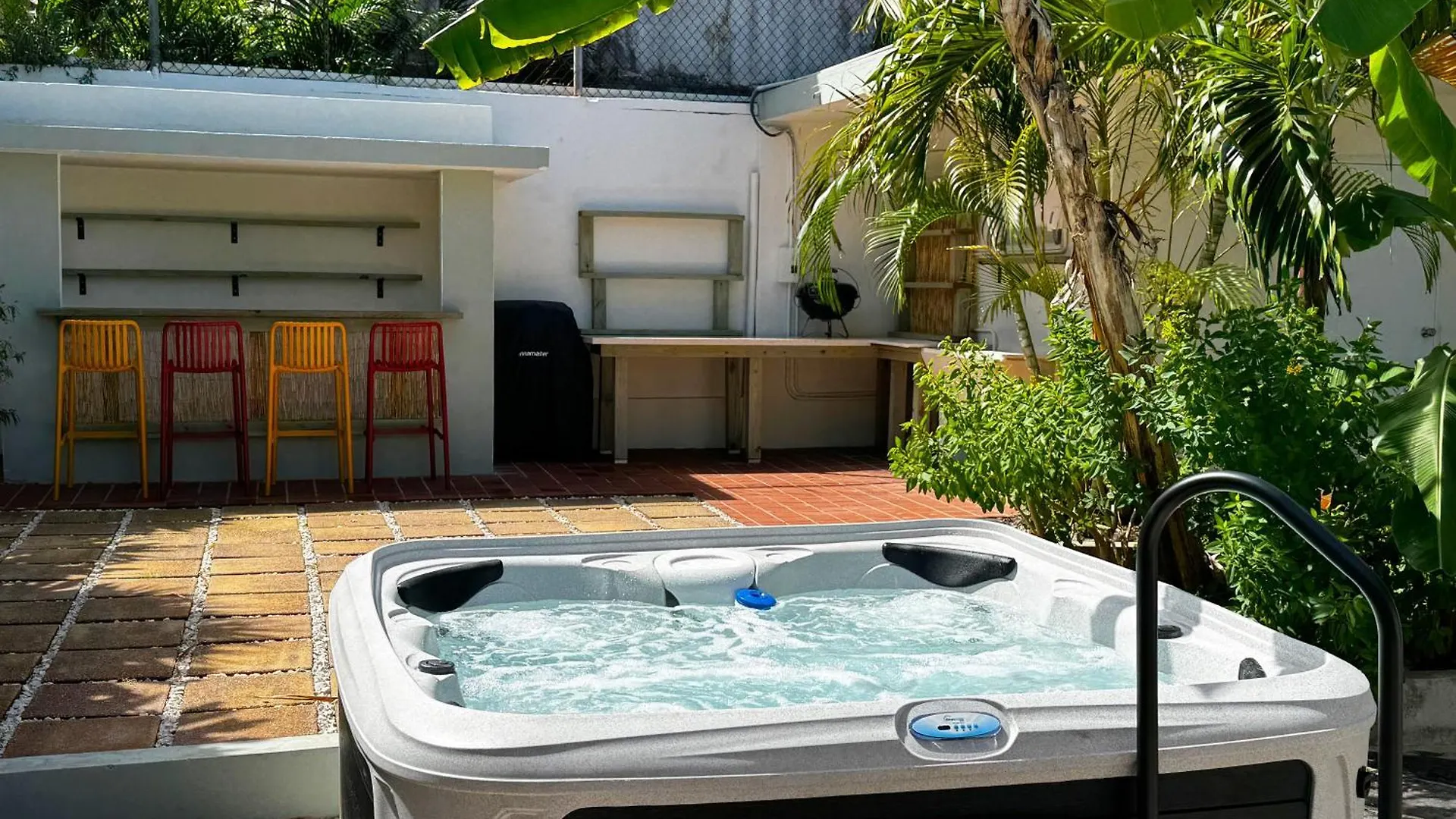 Condado 4 Bed 3 Bath Sleeps 8 Jacuzzi & Free Parking Villa San Juan