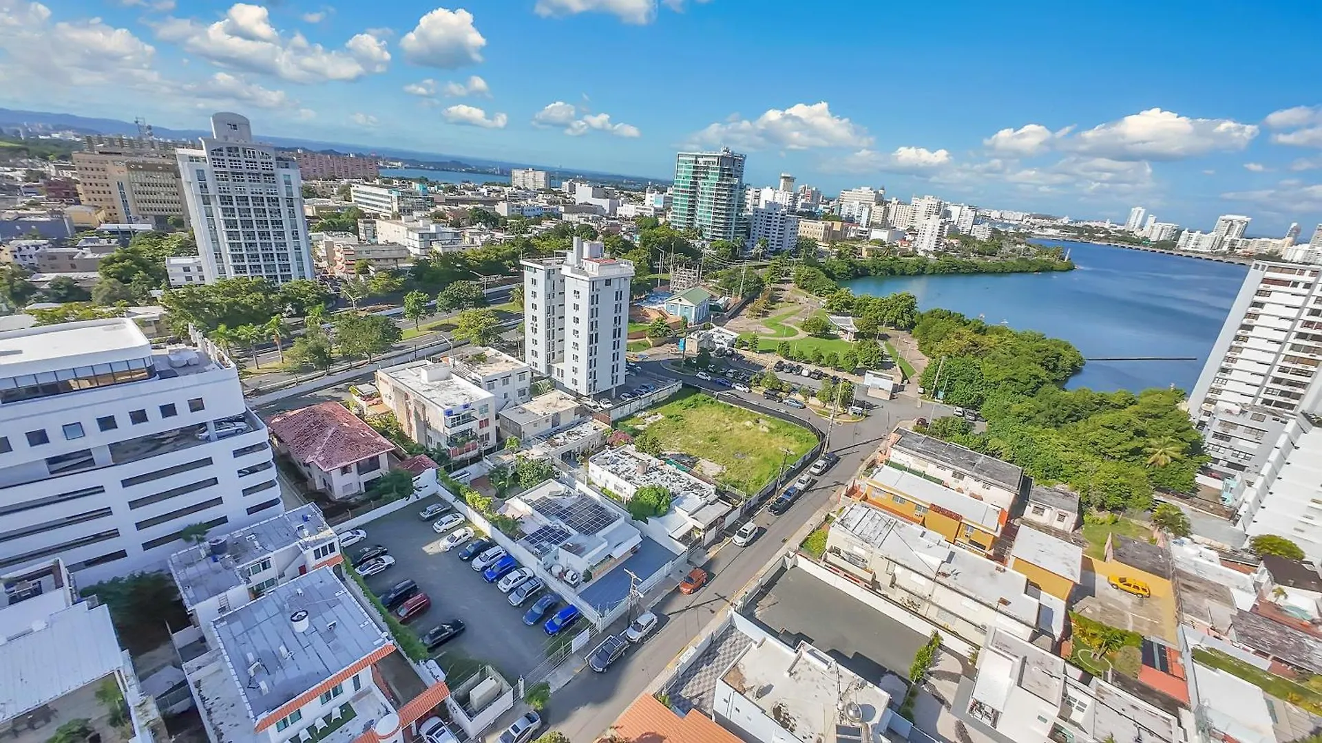 Condado 4 Bed 3 Bath Sleeps 8 Jacuzzi & Free Parking Villa San Juan Puerto Rico
