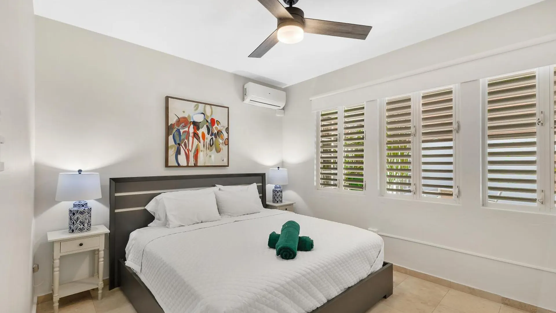 Condado 4 Bed 3 Bath Sleeps 8 Jacuzzi & Free Parking Villa San Juan