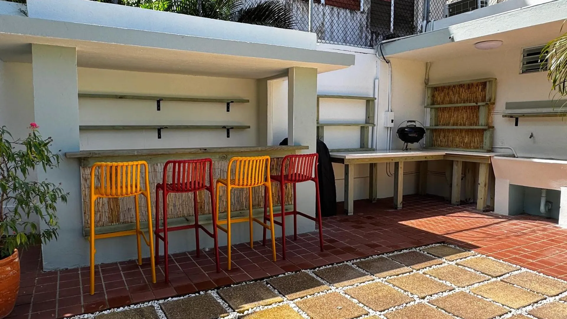 Condado 4 Bed 3 Bath Sleeps 8 Jacuzzi & Free Parking Villa San Juan