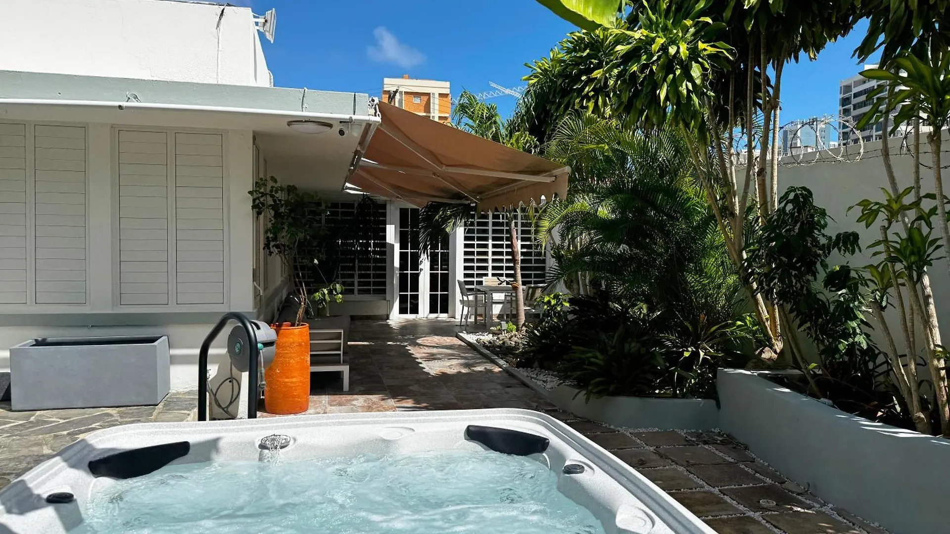 Condado 4 Bed 3 Bath Sleeps 8 Jacuzzi & Free Parking Villa San Juan Puerto Rico