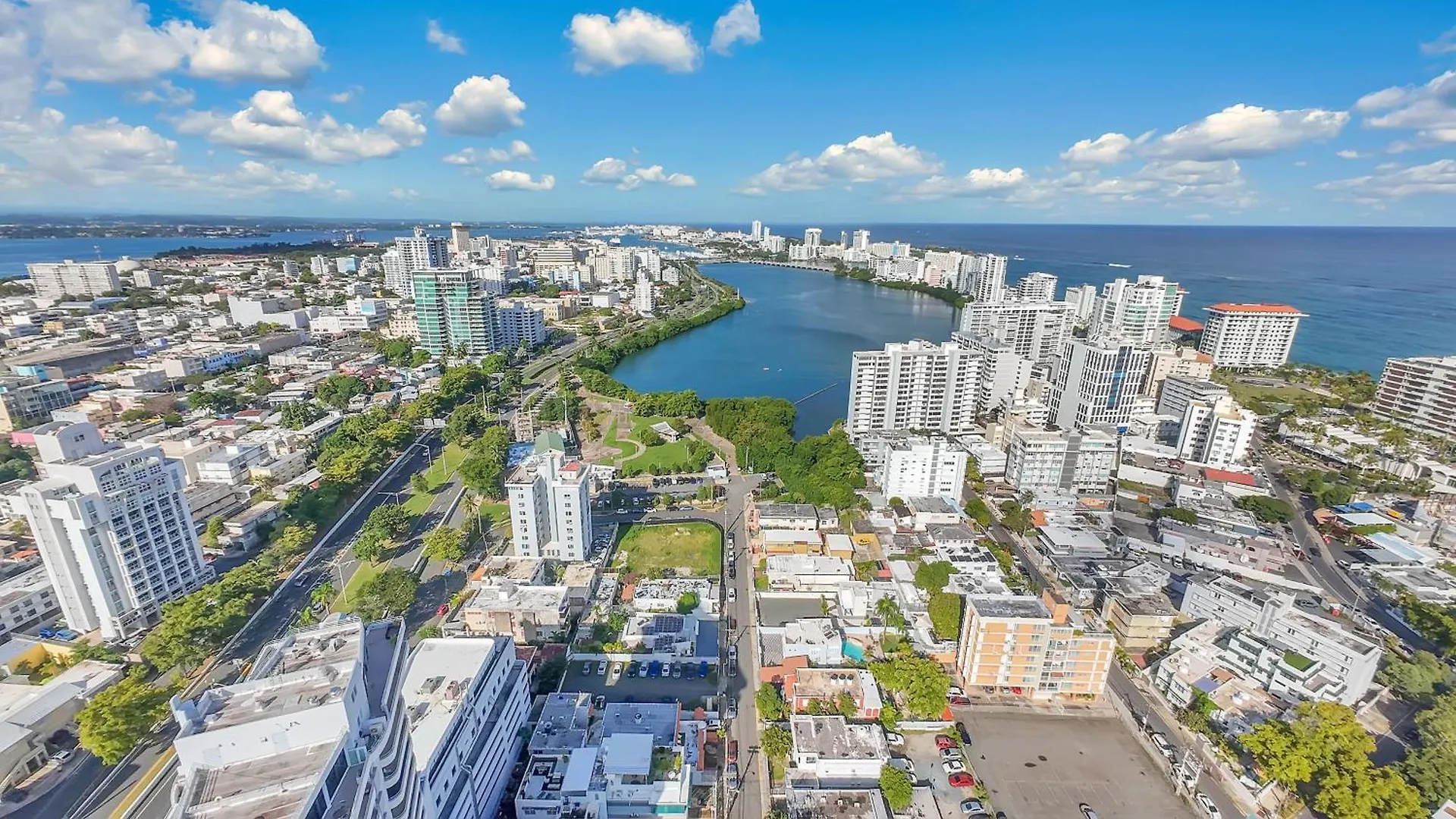 Condado 4 Bed 3 Bath Sleeps 8 Jacuzzi & Free Parking Villa San Juan