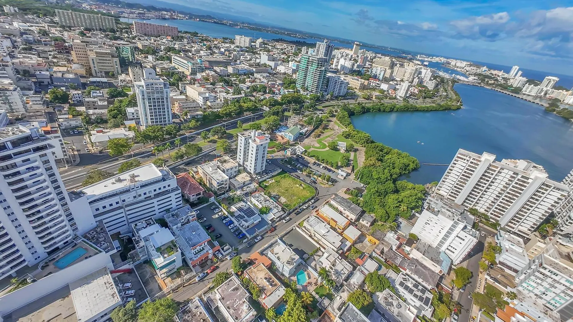 Condado 4 Bed 3 Bath Sleeps 8 Jacuzzi & Free Parking Villa San Juan